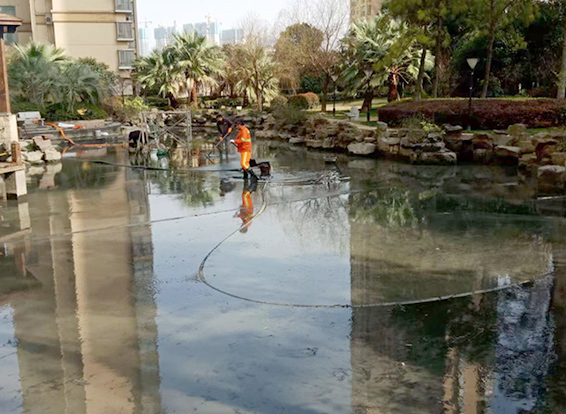 武昌景观池淤泥清理