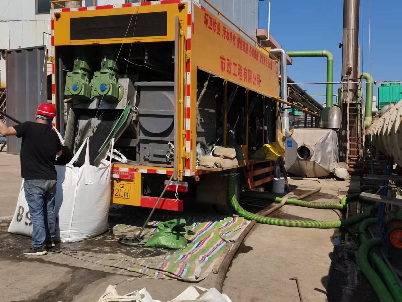 武昌淤泥压干处理